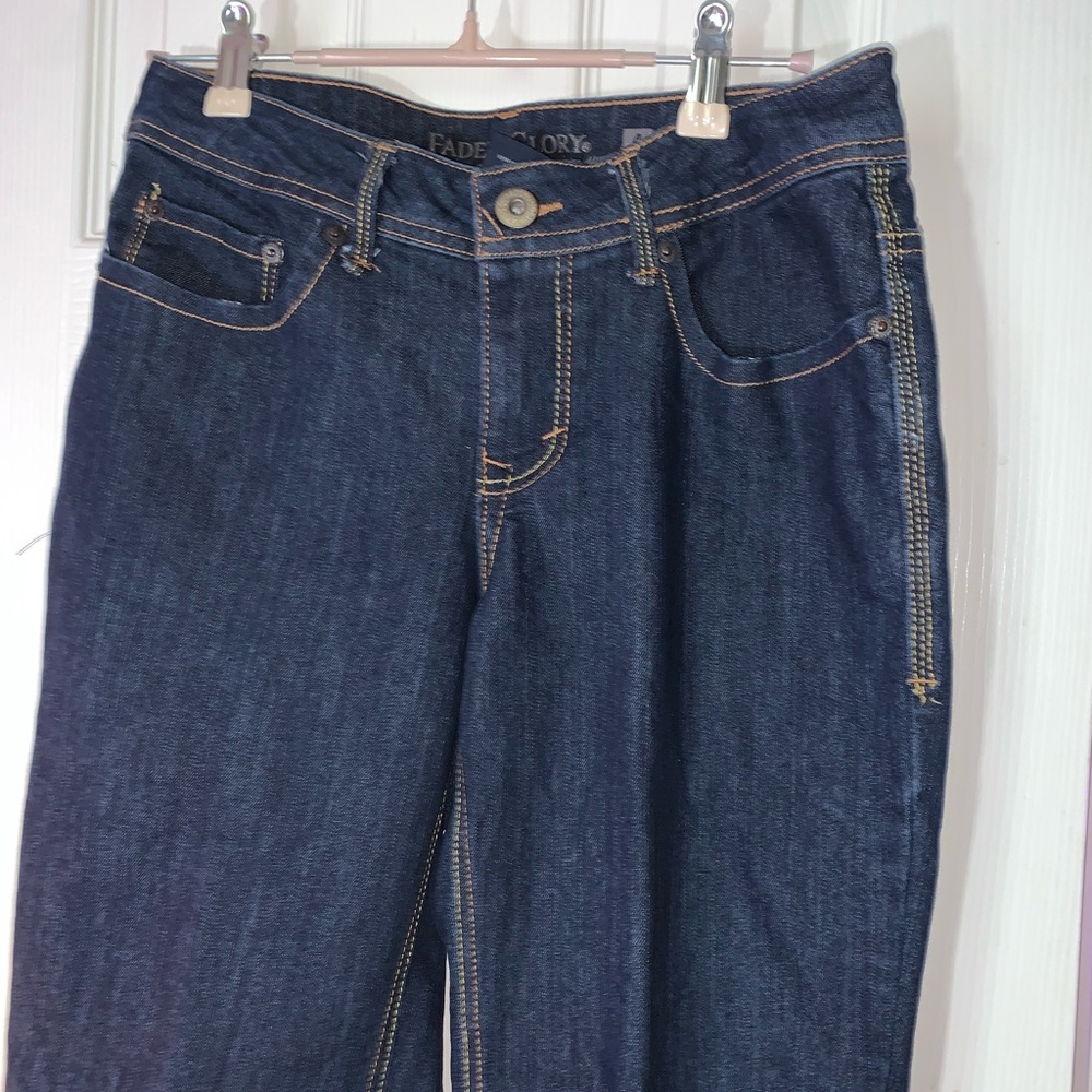 Faded Glory Women's Deep Indigo Straight Capri jeans - Picture 2 of 5